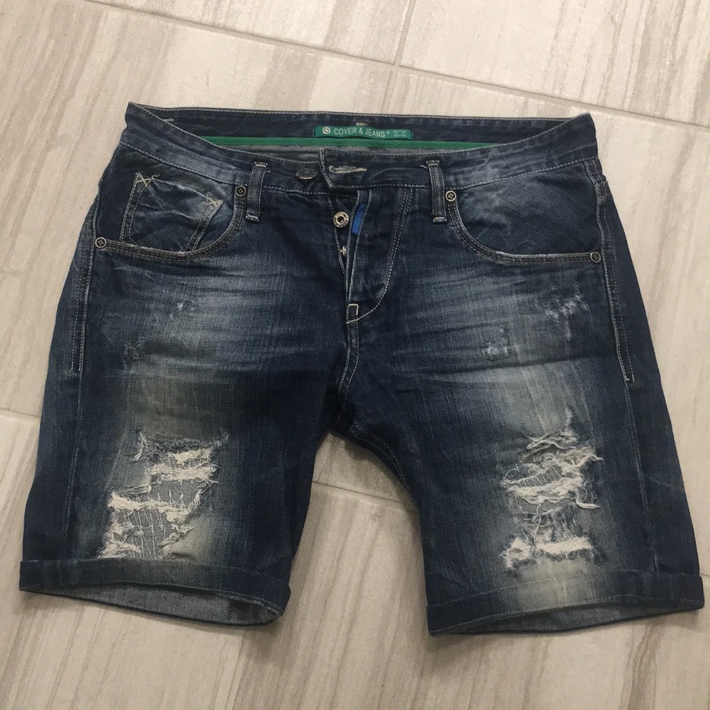 Men’s distressed denim shorts